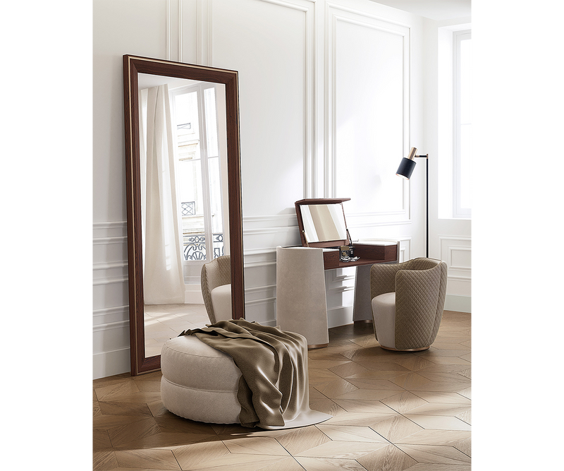 High-end home office desk with wooden structure and metal base, showcasing the Majestic writing desk’s premium craftsmanship