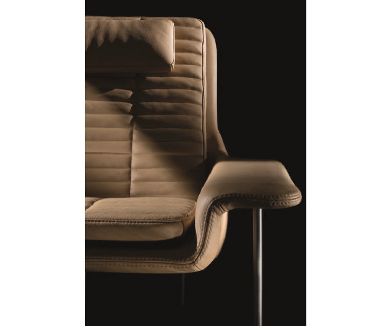 Experience unparalleled comfort with the Ditre Italia Nirvana Chaise Longue, crafted with Italian excellence.