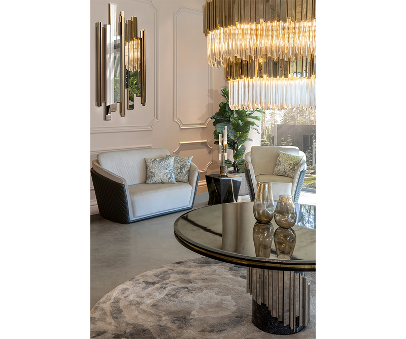 Oversized Majesty Mirror: A Statement Piece for Luxury Interiors