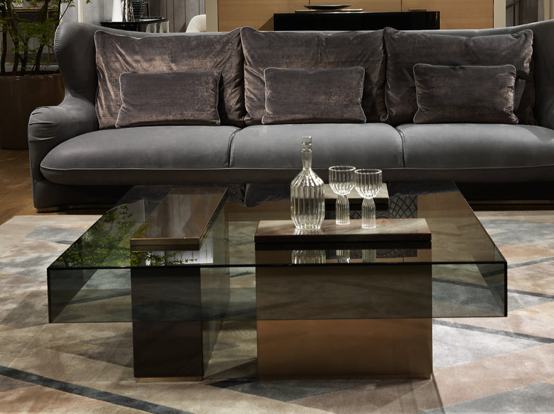 Invest in Artful Living with the Marty Coffee Table: The Visionnaire Marty Coffee Table is more than just furniture; it's an investment in artful living. This captivating creation boasts a sculptural base and a smoked crystal top, making it a focal point for your living room.