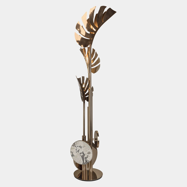 Visionnaire Callia Outdoor Floor Lamp: Luxurious outdoor lighting featuring three leaf-shaped diffusers with a "liquid metal" effect, central stems, and a decorative marble base. This weather-resistant lamp adds a touch of modern elegance to your patio or garden.