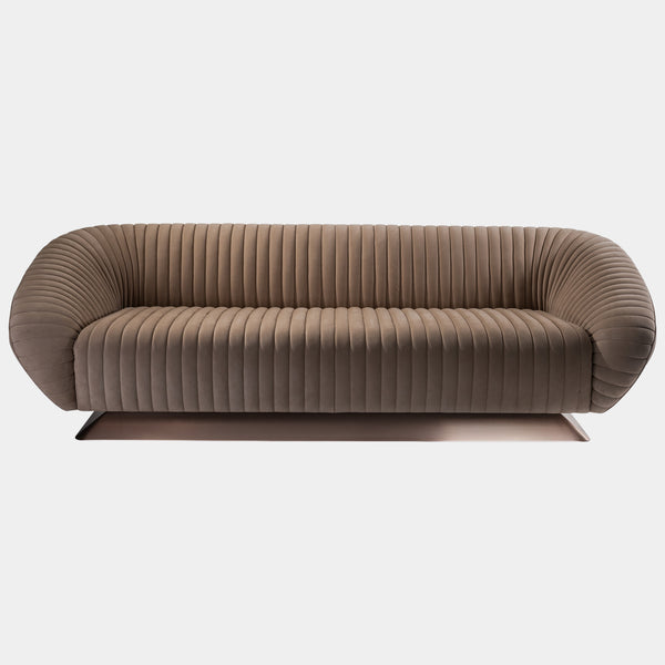 Visionnaire's Citizen Sofa: The epitome of modern luxury. This Italian-made sofa features a captivating canneté quilted design, plush Memory Foam® padding for ultimate comfort, and a variety of upholstery and metal base finish options for a truly personalised look.