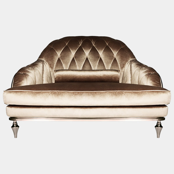 Visionnaire's Hagal Armchair: A throne of comfort and sophistication. This Italian-designed armchair features a curved wood frame, luxurious diamond-quilted velvet upholstery (customisable fabric options available), Memory Foam® comfort, and chrome-finished aluminum details for a touch of modern luxury.