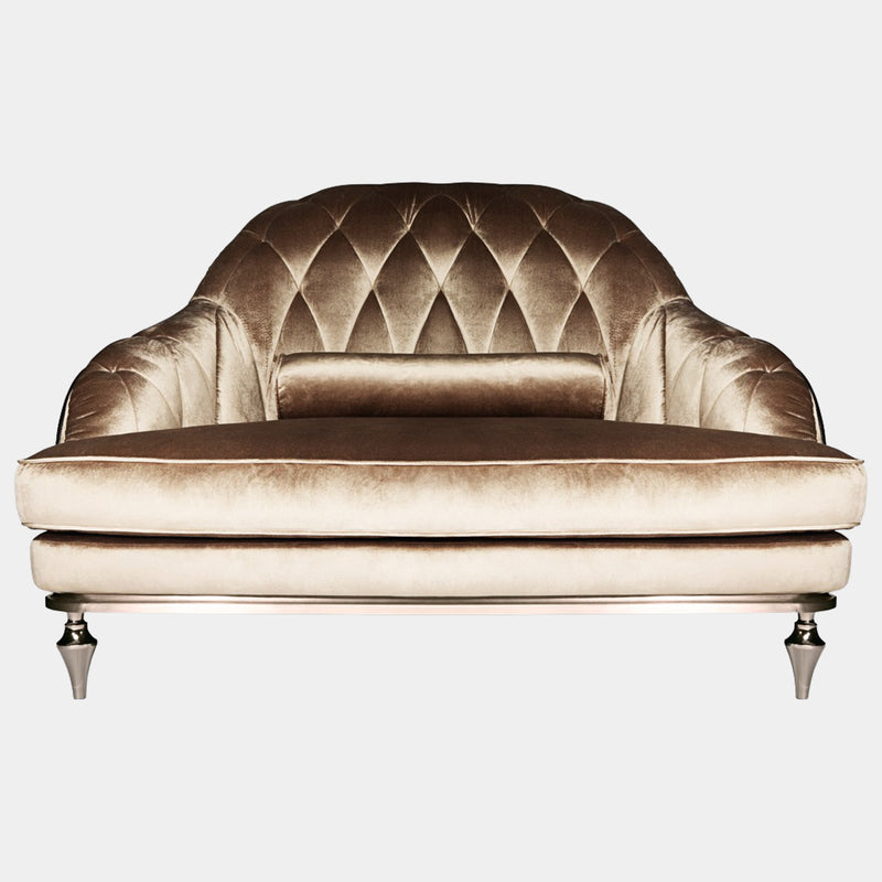 Visionnaire's Hagal Armchair: A throne of comfort and sophistication. This Italian-designed armchair features a curved wood frame, luxurious diamond-quilted velvet upholstery (customisable fabric options available), Memory Foam® comfort, and chrome-finished aluminum details for a touch of modern luxury.
