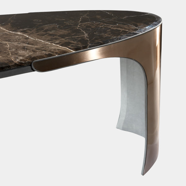 Aerodynamic Design Home Office Desk: The Visionnaire Jet Plane Desk boasts a captivating aerodynamic design, inspired by sleek jet planes, making it a statement piece for the modern home office.