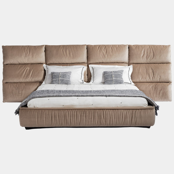 Visionnaire Palau Regular Bed: Modern luxury bed featuring a unique feather headboard for ultimate comfort. Upholstered frame with a matelassé effect and customisable metal finishes create a sophisticated and inviting bedroom haven.